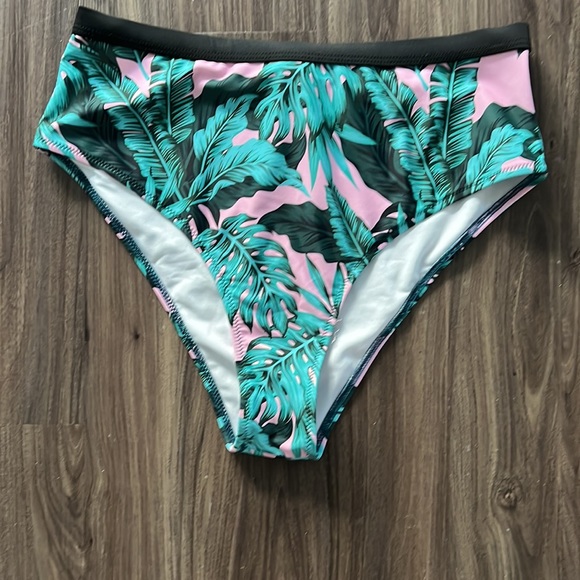 Cupshe medium high waisted bikini, new with tags - Picture 4 of 5